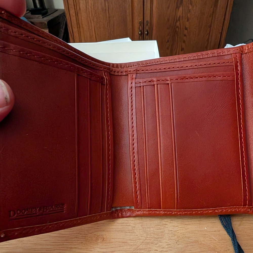 New With Tags And Box Ladies Dooney & Bourke Clemson Wallet - Picture 5 of 9